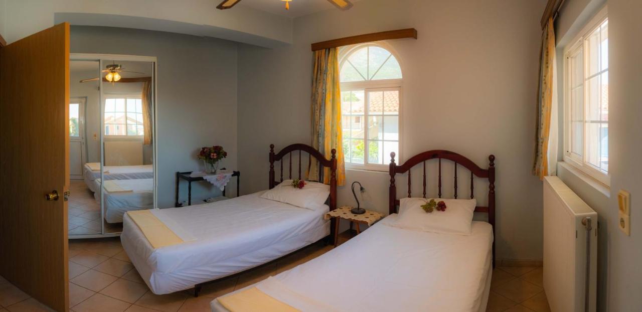 Valsamis Villa Apartments Poros  Exterior photo